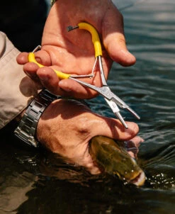 Loon Outdoors LOON CLASSIC MITTEN SCISSOR CLAMPS 9 Loon Outdoors LOON CLASSIC MITTEN SCISSOR CLAMPS -Aero Fly Tackle Classic Mitten Scissor Clamps alt 1 1000x af1fa5c5 53f5 4013 8df0 6522bbaec00f